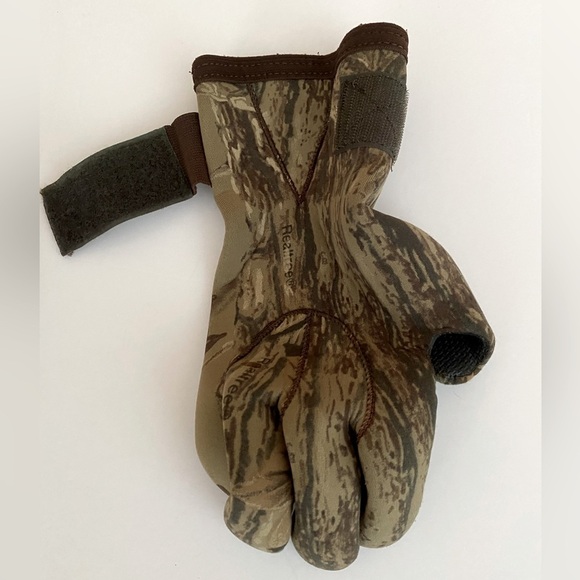 Gates REALTREE Camo Grip Adjustable Wrist Secure Fit Medium Hunting Gloves - Picture 3 of 11
